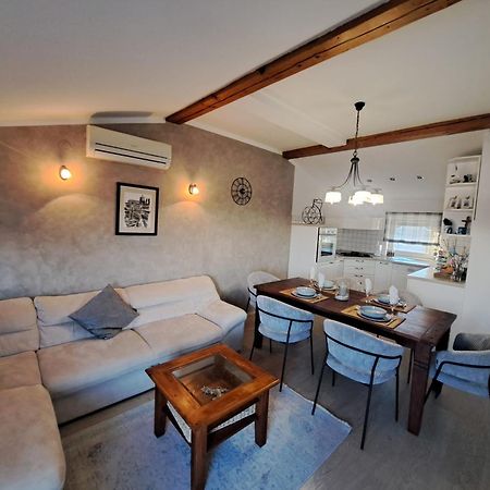 Apartman Lucia Posedarje Esterno foto